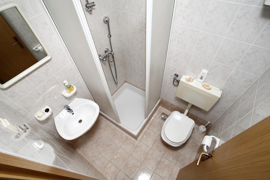Apartments In Beautiful Split Podstrana Phòng bức ảnh