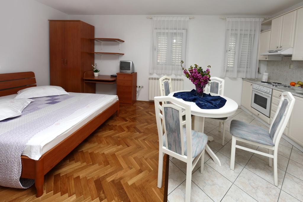 Apartments In Beautiful Split Podstrana Phòng bức ảnh