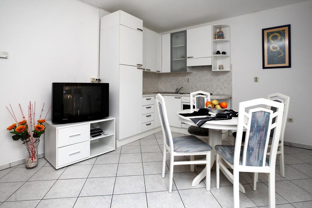 Apartments In Beautiful Split Podstrana Phòng bức ảnh